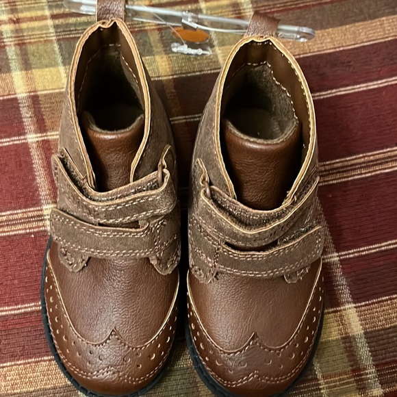 NWOT - Wingtip Velcro Boots - Picture 2 of 8